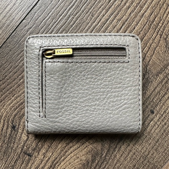 MADISON Fossil Leather Bifold Small ID Wallet - Picture 2 of 4